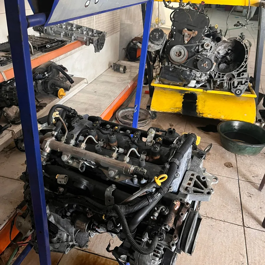 Motor arıza tespiti sırasında bilgisayarlı teşhis cihazının kullanılması