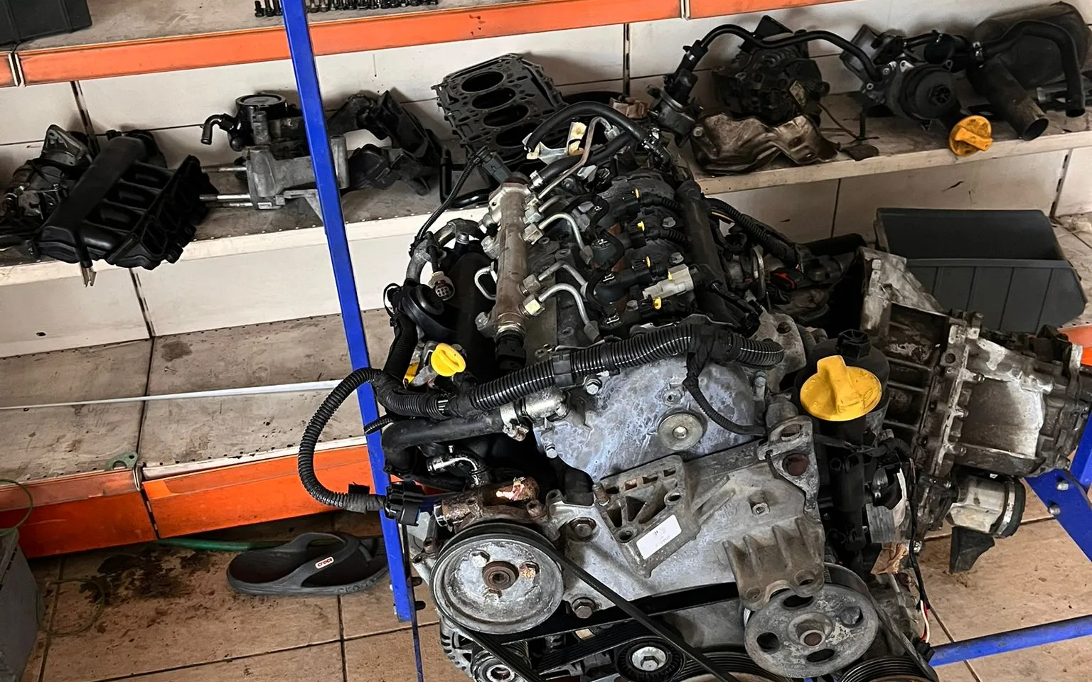 Tamirhanemizin lift ve çalışma alanının genel görünümü