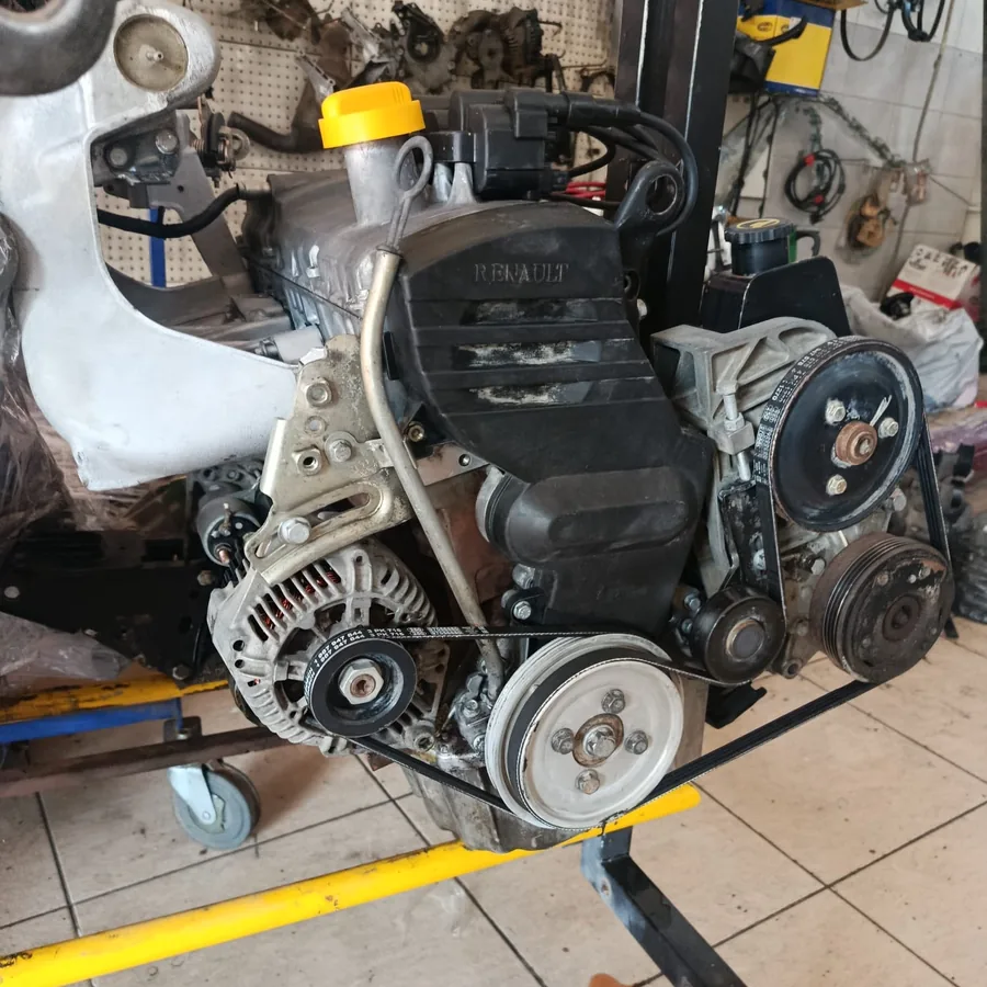 Motorun kasnak ve gergi rulmanı bölgesinin yakın görünümü