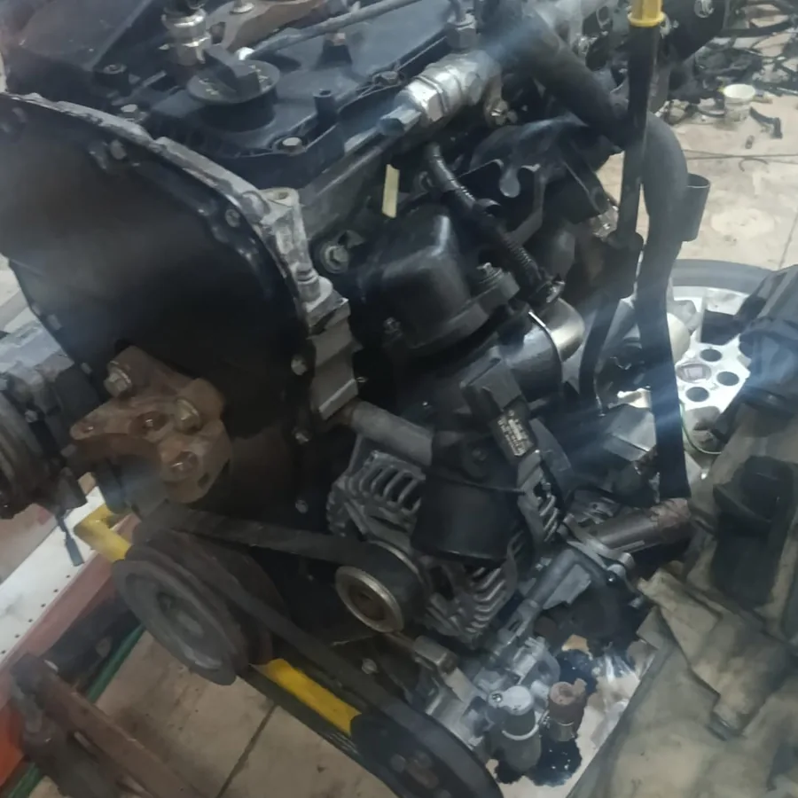 Montajı tamamlanan motorun sehpa üzerinde son kontrolü